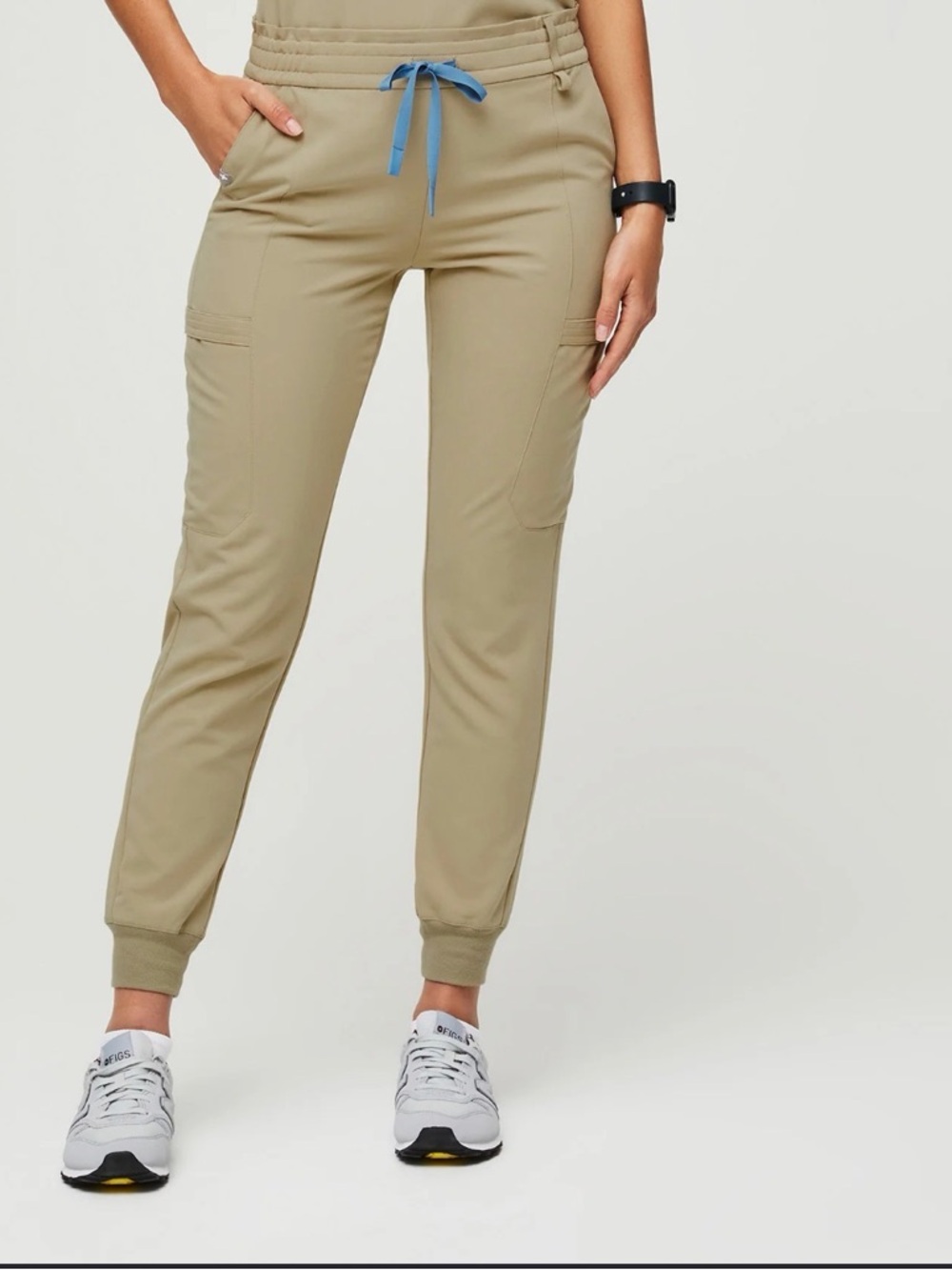 Figs Tan V-Neck sandstone three pocket jogger scrub set like new XXS/XS - Picture 4 of 10